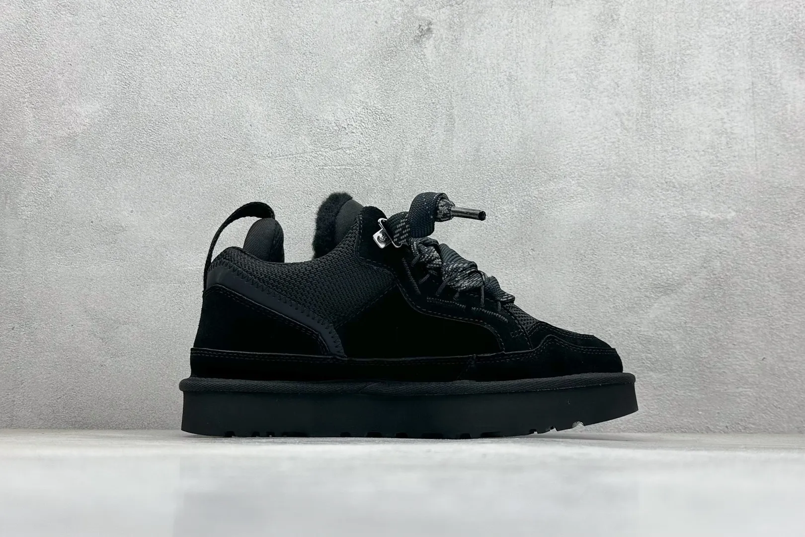 🐲💰 560 supports store UGG Mel style upper design, recycled ballistic canvas mesh, high-quality suede upper, two-color flat shoelaces. The inner material of the shoe is made of Longfeng sheep fur. Furry lining keeps warm and locks in heat. The sole material is a comfortable Treadlite by UGG EVA light wing outsole. Item number: 1144032 Size: 35-43